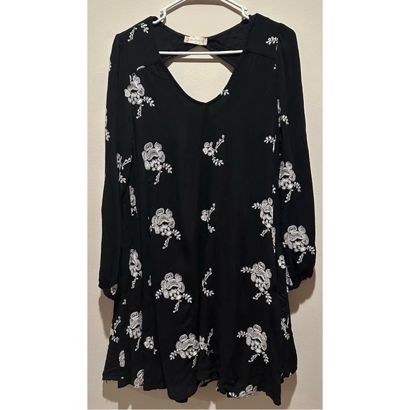Altar’d State Women’s Floral Embroidery Long Sleeve‎ Dress Size Medium - Picture 1 of 7